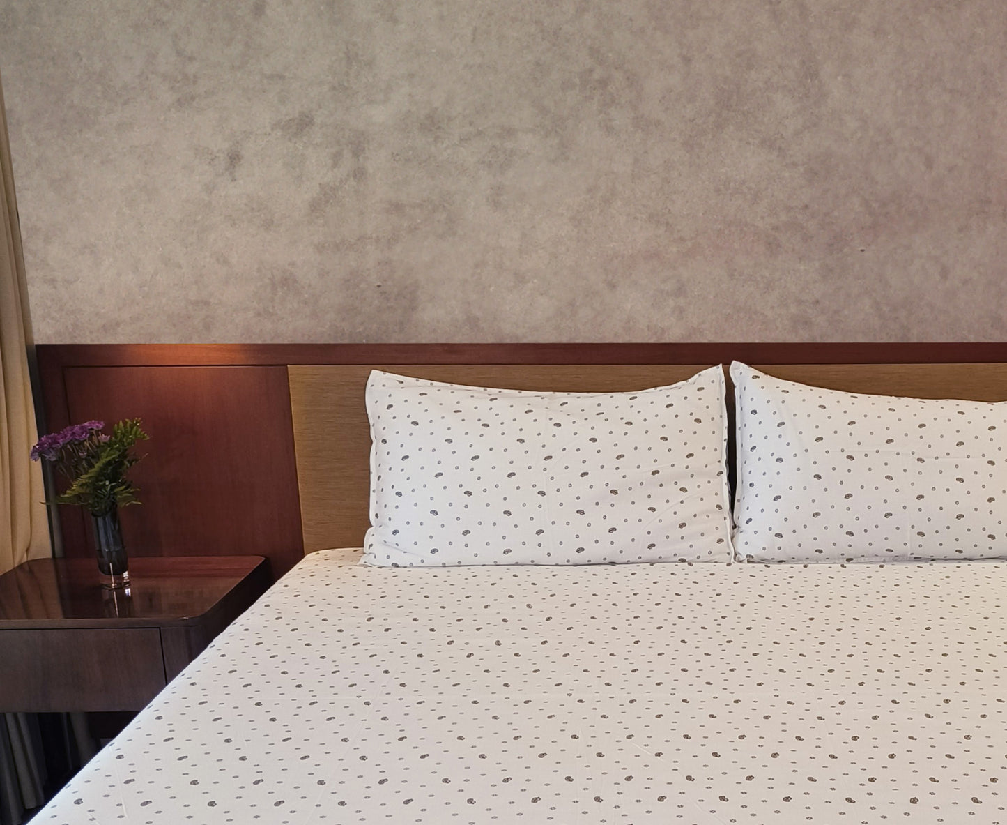 Cotton 300TC Printed Bedsheet - Tuscan Paisley S (White Grey)